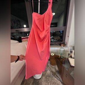 Chic strapless midi dress in vibrant pink